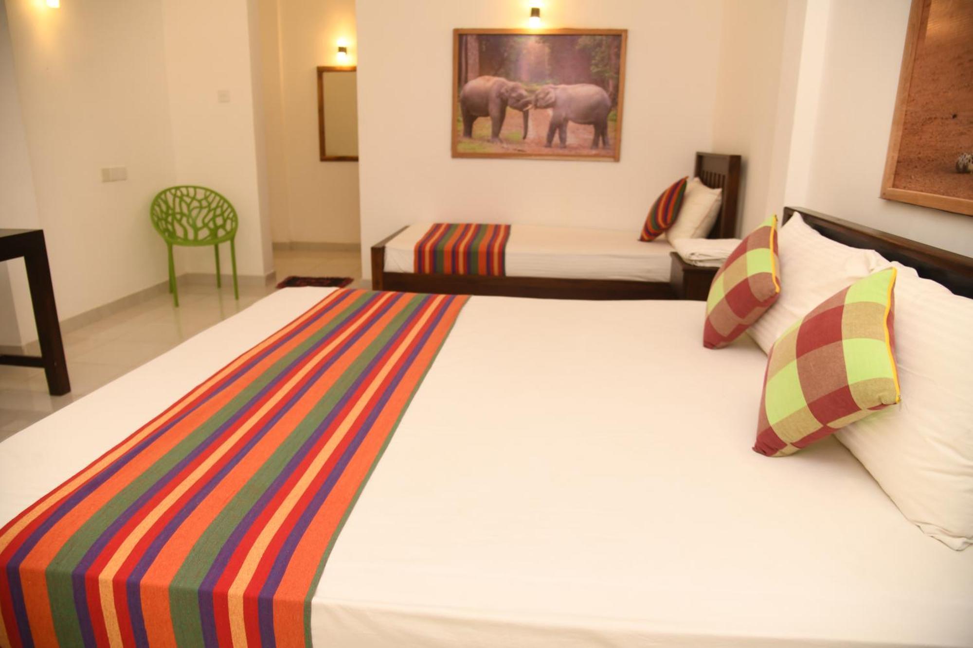 Wild Park Safari Home Stay ウダワラウェ エクステリア 写真